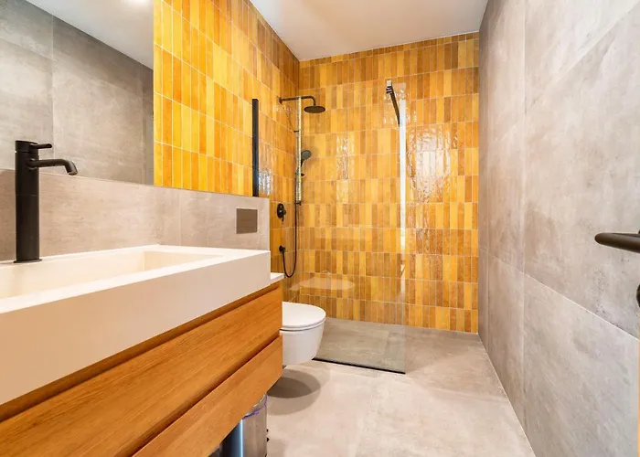 Jerry's Palace - Modern Close To The *