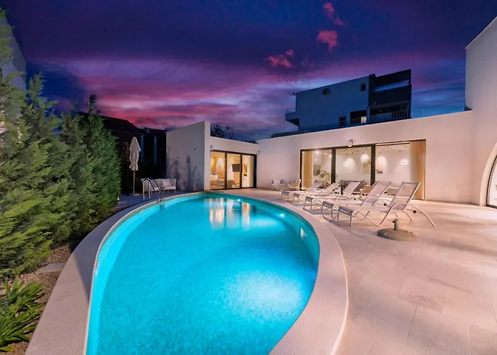 Jerry's Palace - Modern Close To The Srima